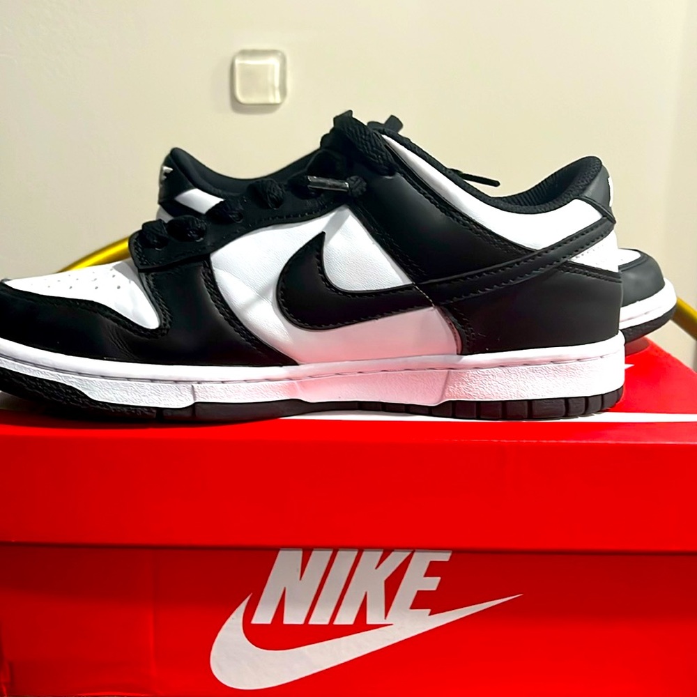 Selling Nike Dunk Low Pandas